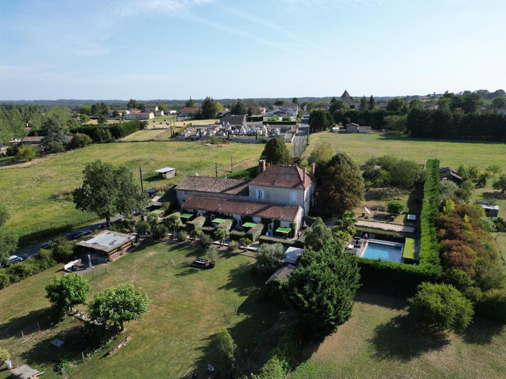 Domaine Le Guinot 5 Gites De Charme Et Salle De Reunion Saint-Martin-de-Gurçon Eksteriør bilde